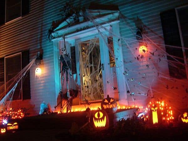 halloween decorations on home